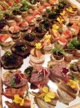 Canapes na zrcadlech